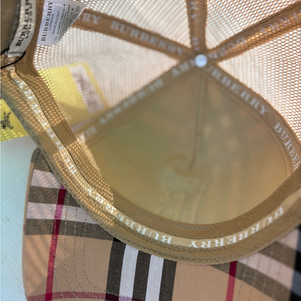 New burrberry hat - Picture 3 of 4